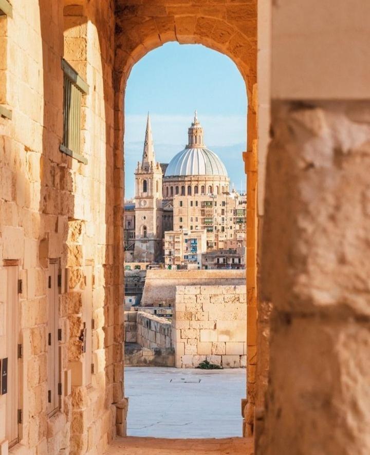 Limestone Suites Sliema Bagian luar foto